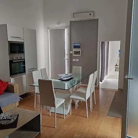 Angi Villa *